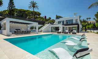 Exclusief ontworpen villa te koop, met prachtig uitzicht, in zeer populaire woonwijk in Nueva Andalucia in Marbella 37964 