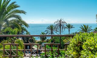 Stijlvol eerstelijns strand penthouse te koop in mediterrane stijl met zeezicht in Los Monteros, Marbella 38068 