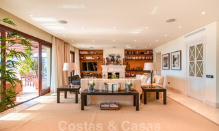 Stijlvol eerstelijns strand penthouse te koop in mediterrane stijl met zeezicht in Los Monteros, Marbella 38075 