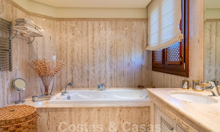 Stijlvol eerstelijns strand penthouse te koop in mediterrane stijl met zeezicht in Los Monteros, Marbella 38095 