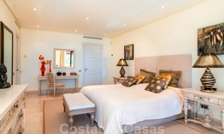 Stijlvol eerstelijns strand penthouse te koop in mediterrane stijl met zeezicht in Los Monteros, Marbella 38097 