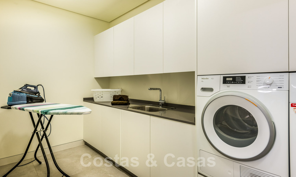 Instapklare, designvilla te koop, met prachtig golfzicht, in een prestigieuze golfwijk in Benahavis - Marbella 38124