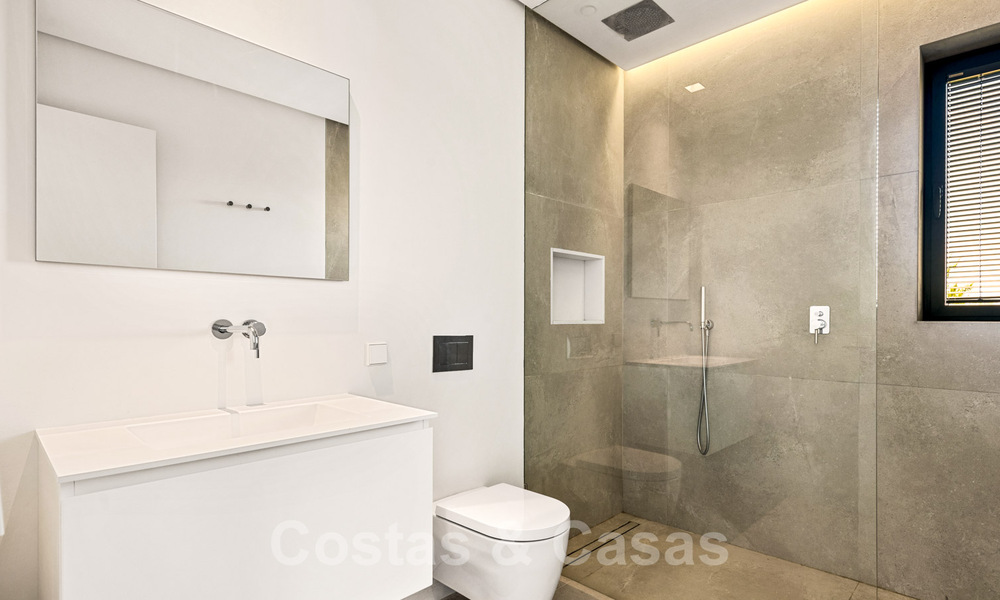 Instapklare, designvilla te koop, met prachtig golfzicht, in een prestigieuze golfwijk in Benahavis - Marbella 38126