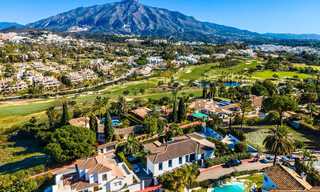 Elegante, zeer stijlvolle luxevilla te koop in het hart van de Golf Vallei in Nueva Andalucia te Marbella 38200 