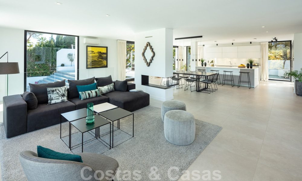 Elegante, zeer stijlvolle luxevilla te koop in het hart van de Golf Vallei in Nueva Andalucia te Marbella 38220