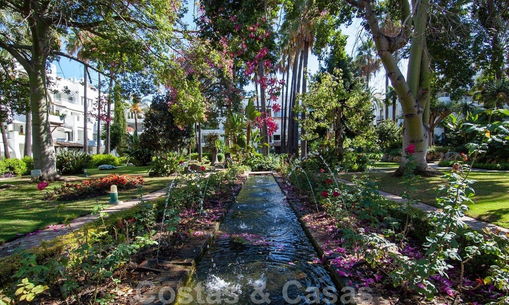 Modern, ruim, designer penthouse te koop a/d strandzijde e/o loopafstand v/h centrum van Puerto Banus in Marbella 38267