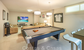 Hedendaagse, stijlvolle luxevilla te koop in een afgeschermde woonwijk op de Golden Mile in Marbella 38293 