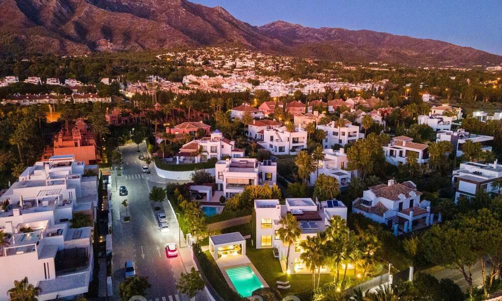 Hedendaagse, stijlvolle luxevilla te koop in een afgeschermde woonwijk op de Golden Mile in Marbella 38296