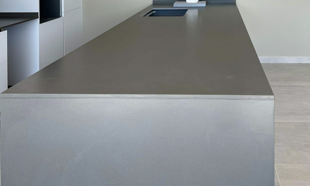 Nieuw project met luxe appartementen en penthouses met privézwembaden en zeezicht, op 500 meter van de zee in Estepona 38419