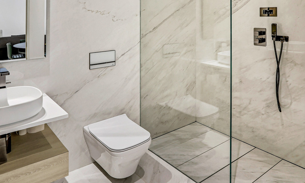 Instapklaar, modern, ultra-luxueus appartement te koop, eerstelijnstrand, met open zeezicht, tussen Marbella en Estepona 38448