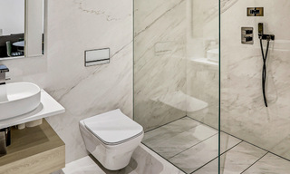 Instapklaar, modern, ultra-luxueus appartement te koop, eerstelijnstrand, met open zeezicht, tussen Marbella en Estepona 38448 