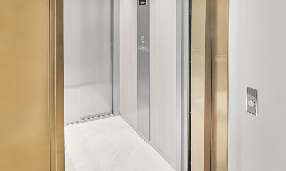 Instapklaar, modern, ultra-luxueus appartement te koop, eerstelijnstrand, met open zeezicht, tussen Marbella en Estepona 38449