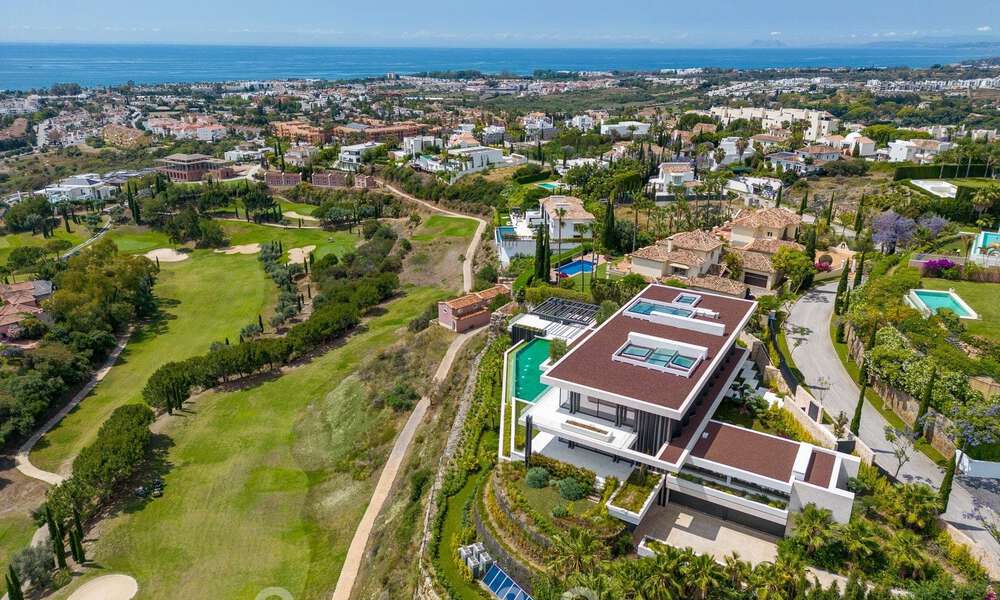 Nieuwe, moderne, majestueuze villa te koop, eerstelijns golf met panoramisch uitzicht in vijfsterren golfresort in Marbella - Benahavis 52385