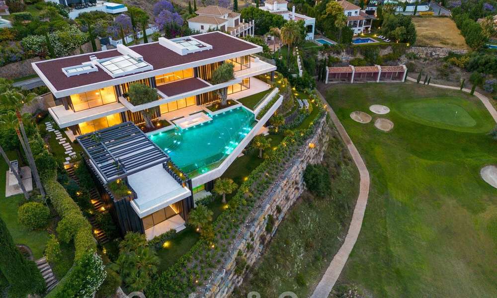 Nieuwe, moderne, majestueuze villa te koop, eerstelijns golf met panoramisch uitzicht in vijfsterren golfresort in Marbella - Benahavis 52387