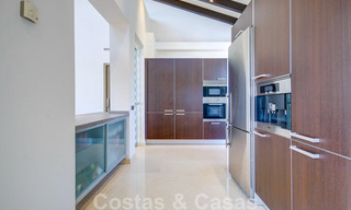 Prachtig, hedendaags penthouse te koop met panoramisch uitzicht op zee in een afgeschermd complex in het exclusieve Benahavis - Marbella 38564 