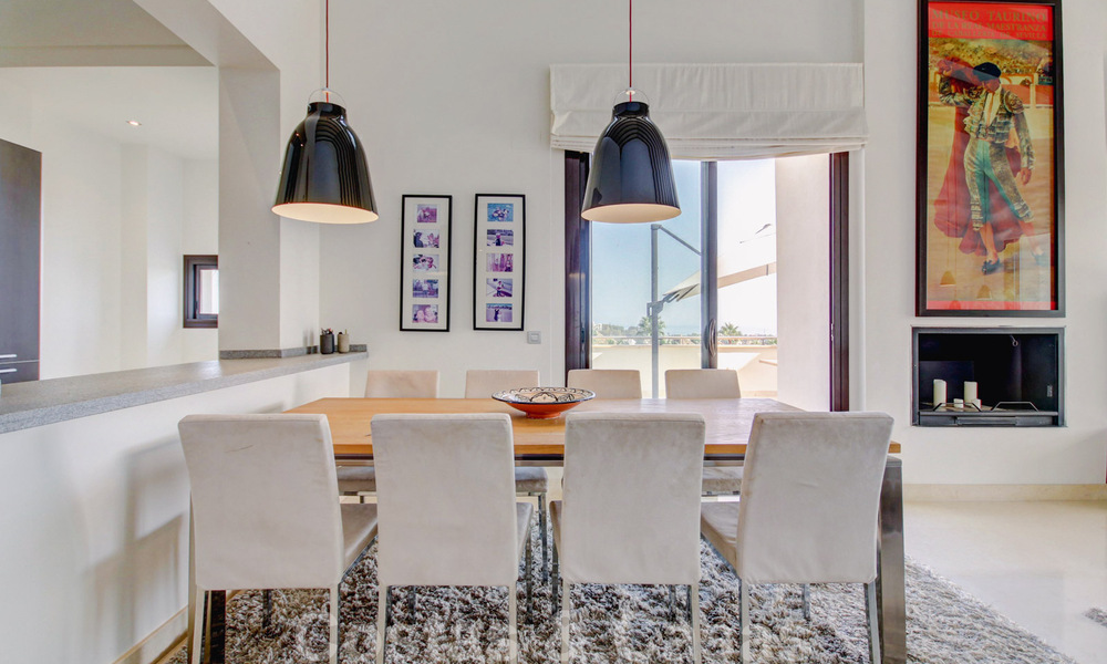 Prachtig, hedendaags penthouse te koop met panoramisch uitzicht op zee in een afgeschermd complex in het exclusieve Benahavis - Marbella 38565