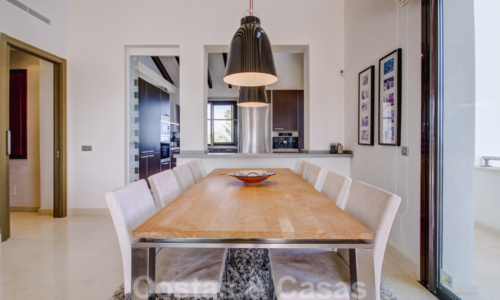 Prachtig, hedendaags penthouse te koop met panoramisch uitzicht op zee in een afgeschermd complex in het exclusieve Benahavis - Marbella 38574