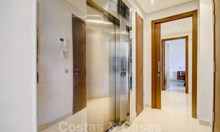 Prachtig, hedendaags penthouse te koop met panoramisch uitzicht op zee in een afgeschermd complex in het exclusieve Benahavis - Marbella 38575 