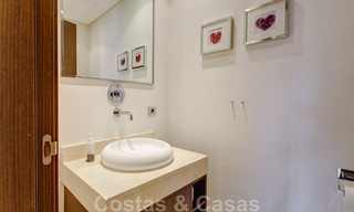 Prachtig, hedendaags penthouse te koop met panoramisch uitzicht op zee in een afgeschermd complex in het exclusieve Benahavis - Marbella 38577 