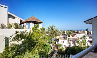 Prachtig, hedendaags penthouse te koop met panoramisch uitzicht op zee in een afgeschermd complex in het exclusieve Benahavis - Marbella 38580 
