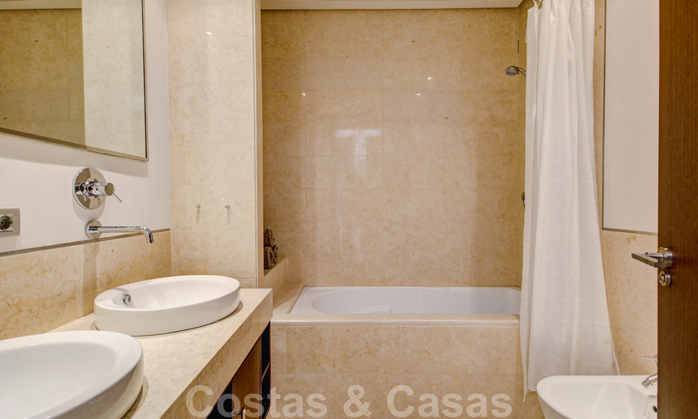 Prachtig, hedendaags penthouse te koop met panoramisch uitzicht op zee in een afgeschermd complex in het exclusieve Benahavis - Marbella 38581