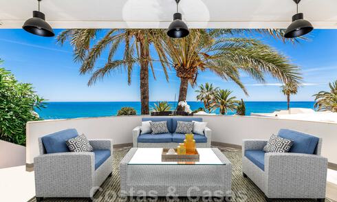 Stijlvol, tweedelijns strandhuis te koop met uitgestrekt zicht op zee in gated beachfront community op de Golden Mile, Marbella 38594