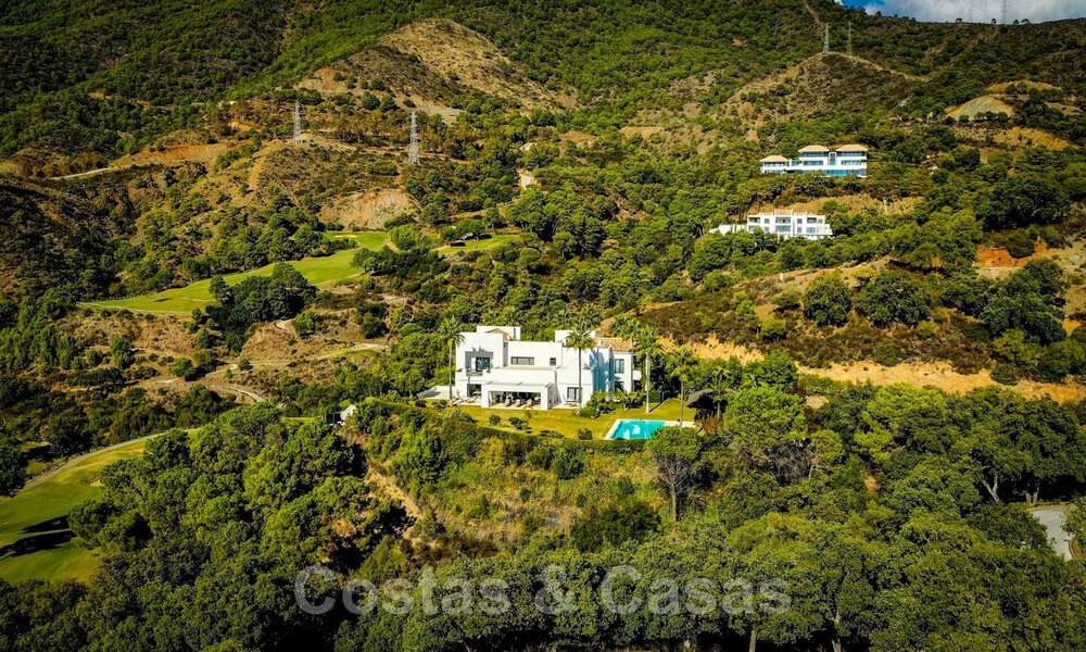 Eigentijdse luxevilla te koop in eerstelijns golf met een prachtig uitzicht in het exclusieve La Zagaleta Golfresort, Benahavis - Marbella 38685