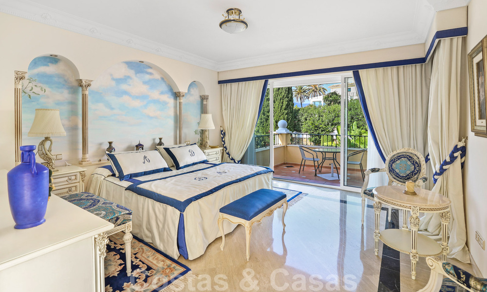 Luxevilla te koop in een klassieke Spaanse stijl, met panoramisch zeezicht in Benahavis - Marbella 38730