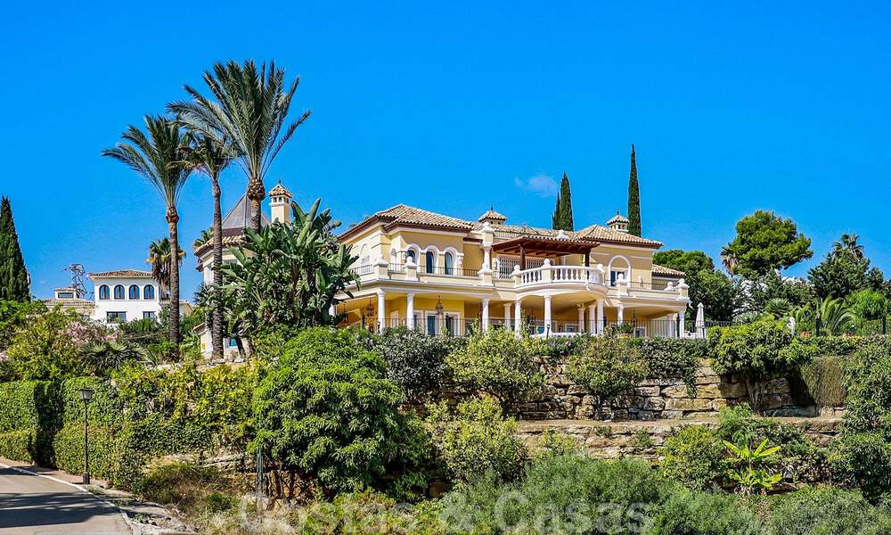 Luxevilla te koop in een klassieke Spaanse stijl, met panoramisch zeezicht in Benahavis - Marbella 38731