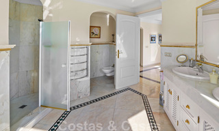 Luxevilla te koop in een klassieke Spaanse stijl, met panoramisch zeezicht in Benahavis - Marbella 38735 