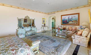 Luxevilla te koop in een klassieke Spaanse stijl, met panoramisch zeezicht in Benahavis - Marbella 38740 