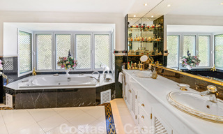 Luxevilla te koop in een klassieke Spaanse stijl, met panoramisch zeezicht in Benahavis - Marbella 38742 