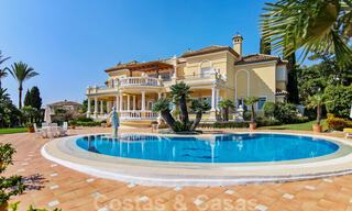 Luxevilla te koop in een klassieke Spaanse stijl, met panoramisch zeezicht in Benahavis - Marbella 38766 