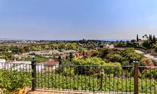 Luxevilla te koop in een klassieke Spaanse stijl, met panoramisch zeezicht in Benahavis - Marbella 38769 