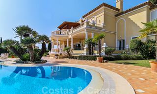 Luxevilla te koop in een klassieke Spaanse stijl, met panoramisch zeezicht in Benahavis - Marbella 38771 