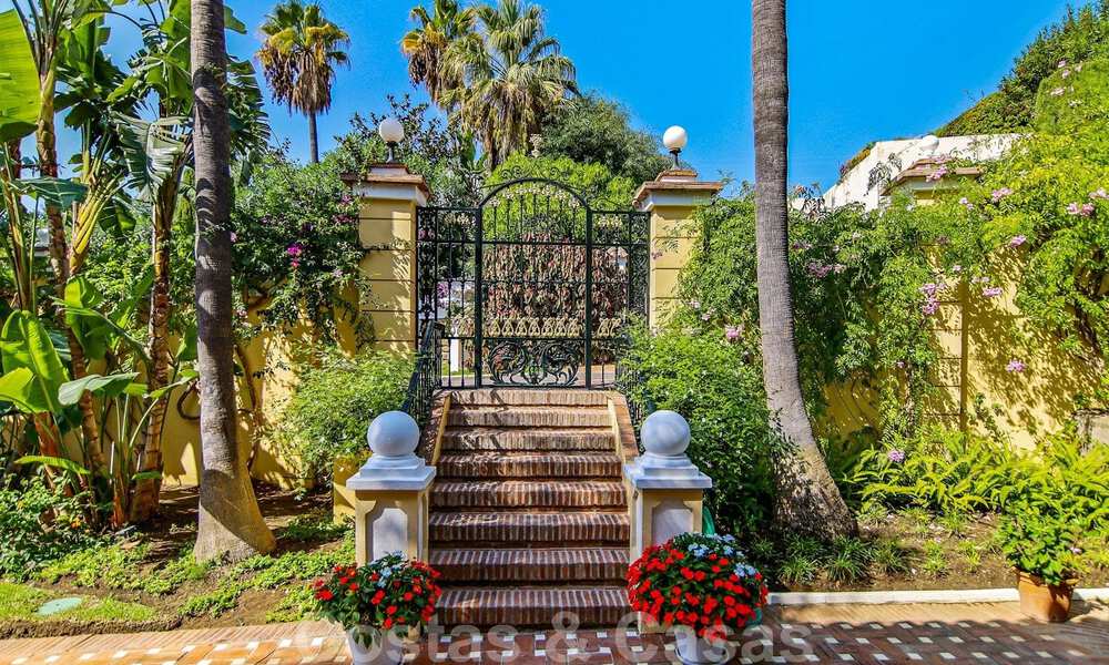 Luxevilla te koop in een klassieke Spaanse stijl, met panoramisch zeezicht in Benahavis - Marbella 38774