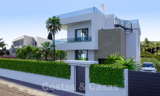 Moderne, luxueuze villa te koop in exclusieve beachside urbanisatie op de Golden Mile in Marbella 38789 