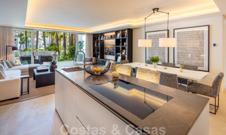 Luxueus gerenoveerd, hedendaags appartement met prachtig uitzicht op de tuin te koop in Puente Romano - Golden Mile, Marbella 38920 