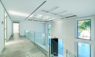 Majestueuze, hedendaagse, mediterrane luxevilla te koop met zeezicht in het exclusieve El Madroñal in Benahavis - Marbella 38830 