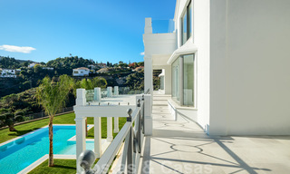 Majestueuze, hedendaagse, mediterrane luxevilla te koop met zeezicht in het exclusieve El Madroñal in Benahavis - Marbella 38836 