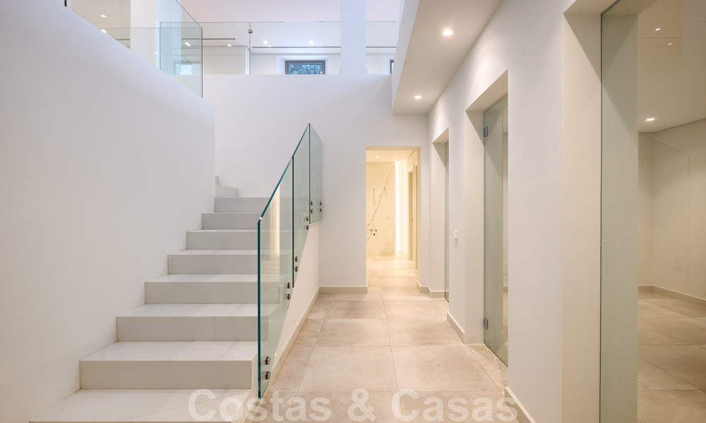 Majestueuze, hedendaagse, mediterrane luxevilla te koop met zeezicht in het exclusieve El Madroñal in Benahavis - Marbella 38844