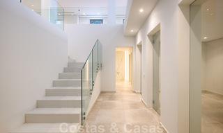 Majestueuze, hedendaagse, mediterrane luxevilla te koop met zeezicht in het exclusieve El Madroñal in Benahavis - Marbella 38844 