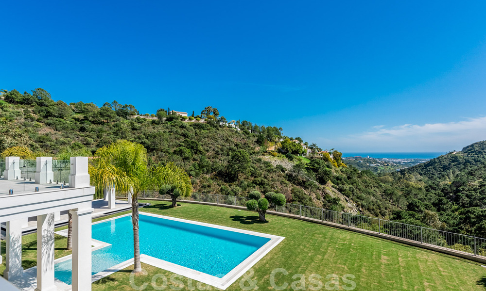 Majestueuze, hedendaagse, mediterrane luxevilla te koop met zeezicht in het exclusieve El Madroñal in Benahavis - Marbella 38880