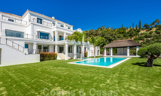 Majestueuze, hedendaagse, mediterrane luxevilla te koop met zeezicht in het exclusieve El Madroñal in Benahavis - Marbella 38884 