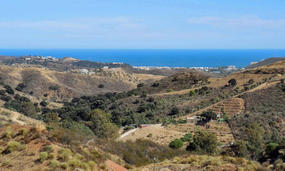 Moderne, luxevilla te koop in een golfresort in Mijas aan de Costa del Sol met panoramisch uitzicht op het landschap en de zee 38937