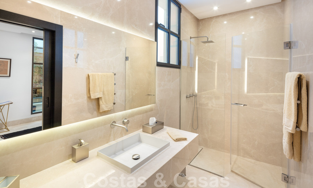 Prestigieuze, eigentijdse mediterrane villa te koop, eerstelijns golf in vijfsterren golfresort in Benahavis - Marbella 39035