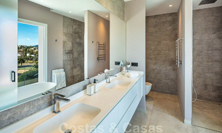 Eigentijdse, moderne villa te koop in Nueva Andalucia, Marbella 39085 