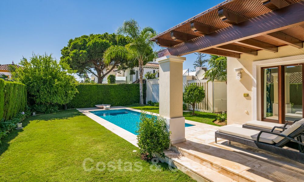 Mediterrane, beachside villa te koop in exclusieve woonwijk aan het strand aan de Golden Mile van Marbella 39184