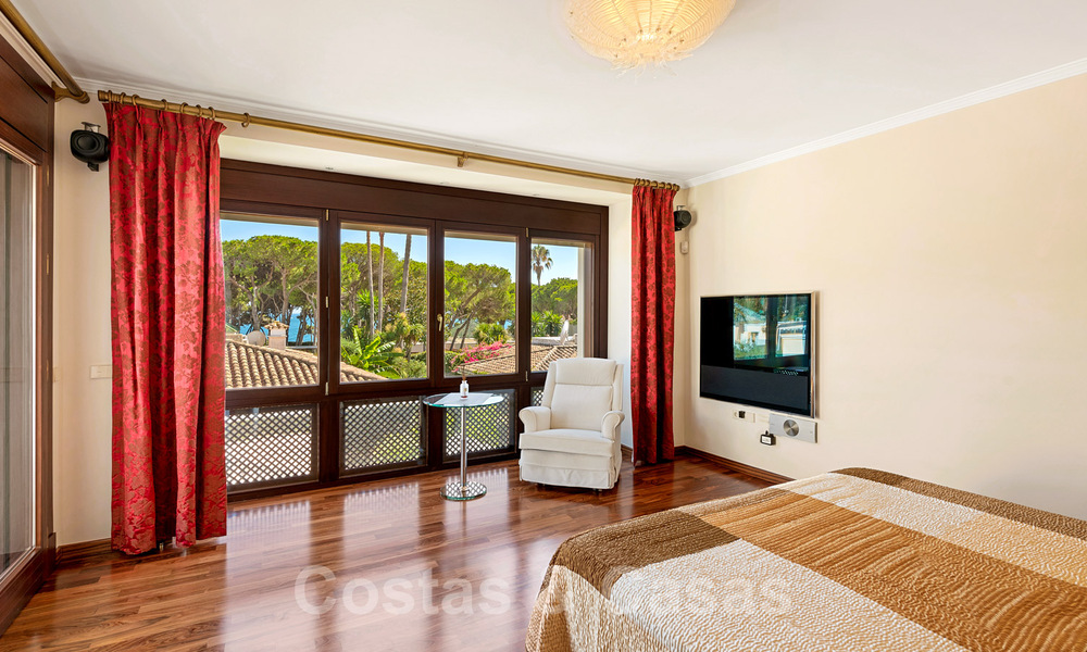 Mediterrane, beachside villa te koop in exclusieve woonwijk aan het strand aan de Golden Mile van Marbella 39187