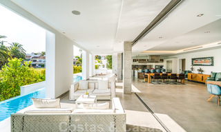 Adembenemende, ultramoderne, luxevilla te koop met panoramisch zeezicht in Nueva Andalucia, Marbella, op wandelafstand van Puerto Banus 39212 